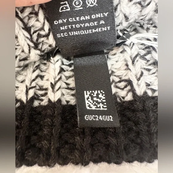 CHANEL black and gray CC logo cashmere beanie - Picture 5 of 5